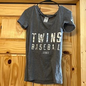 Gray Pink brand Twins t shirt, size S